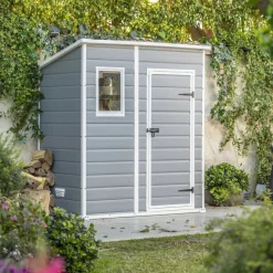 Casetta da Giardino Grigio Bianco Resistente Agli Agenti Atmosferici Presenza Finestre 184x111x201h cm, Tetto a due Falde - Tiffin