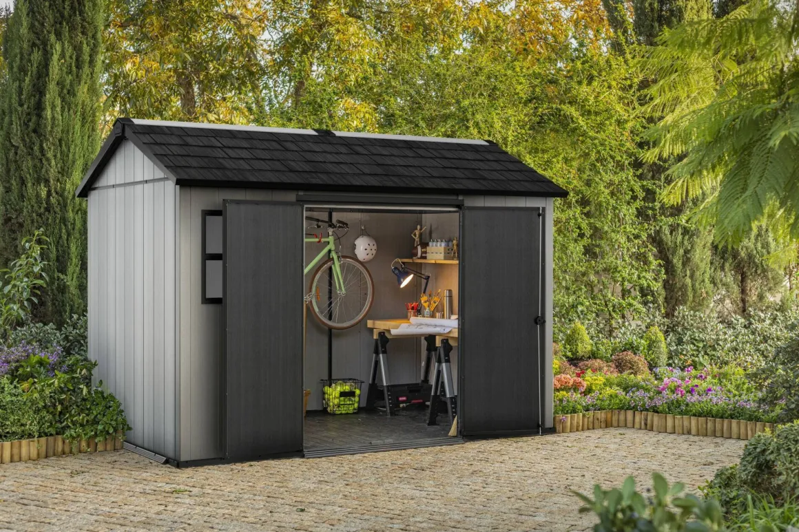 Casetta da Giardino Grigio Nero Resistente Agli Agenti Atmosferici Presenza Finestre 350x229x254h cm, Tetto a due Falde - Dartmouth