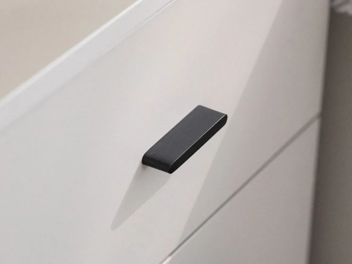 Comodino Bianco Nero un Ripiano 2 Cassetti 51.5x40x56h cm, Apertura Scorrevole - Salara
