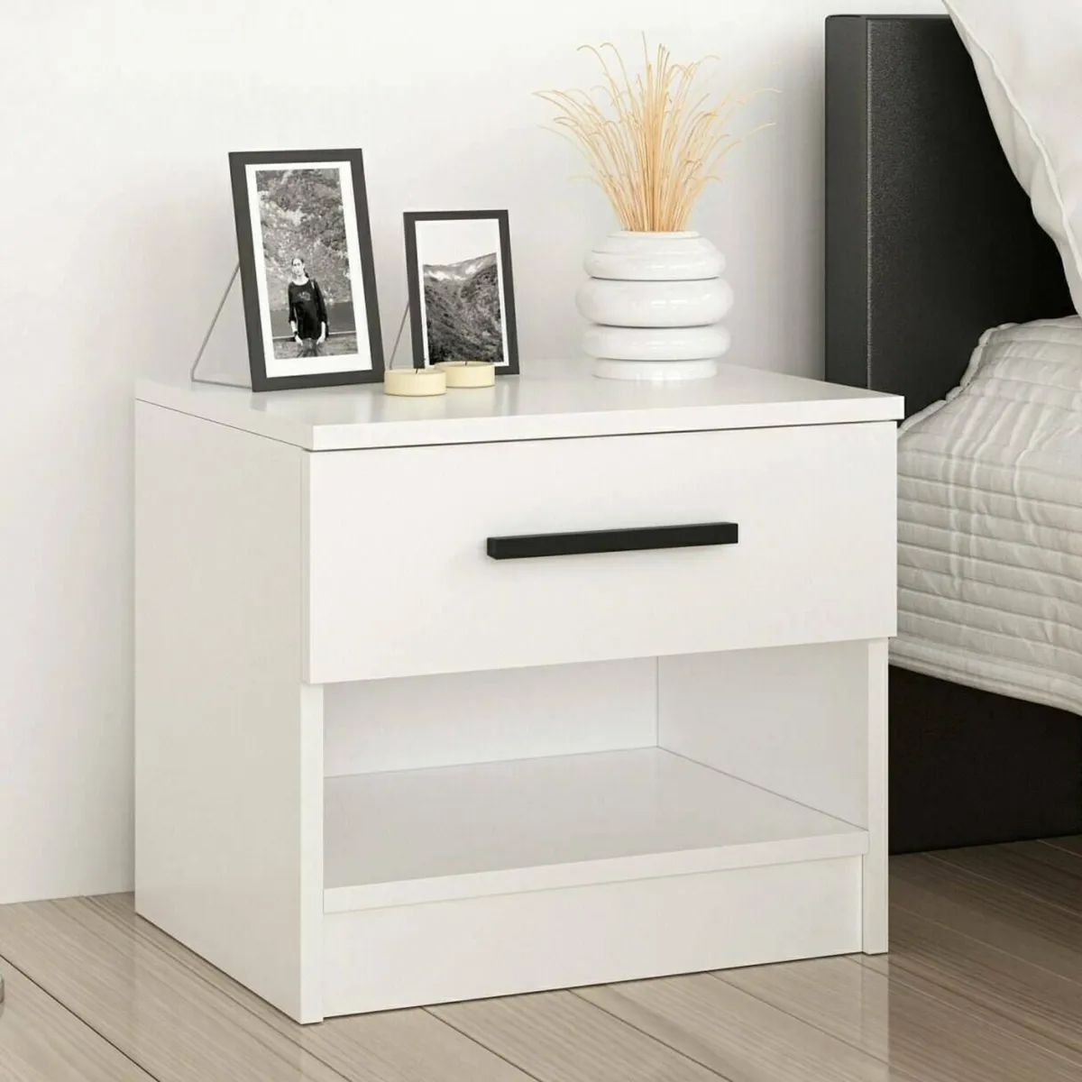 Comodini > Dmora Comodino 2 Ripiani un Cassetto 50x40x47h cm, Apertura Scorrevole - Igme Bianco