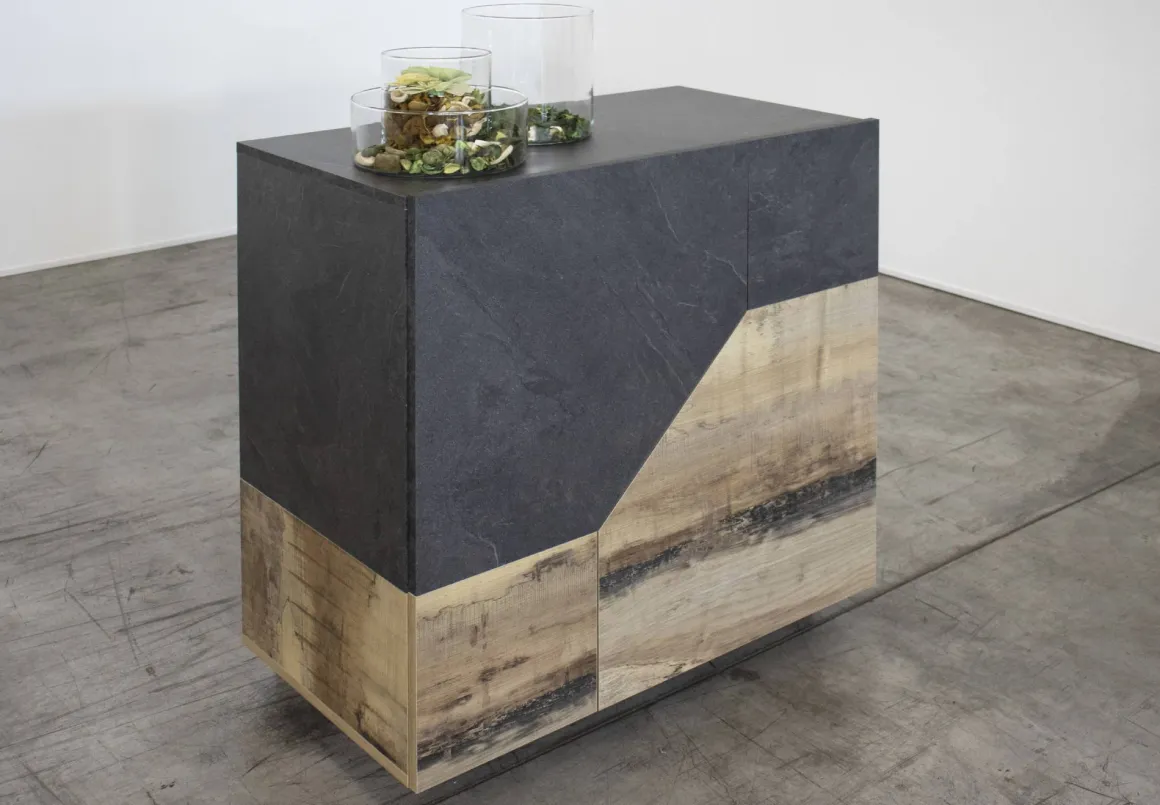 Credenza acero e ardesia 79x43x86h cm 2 ante - Amento