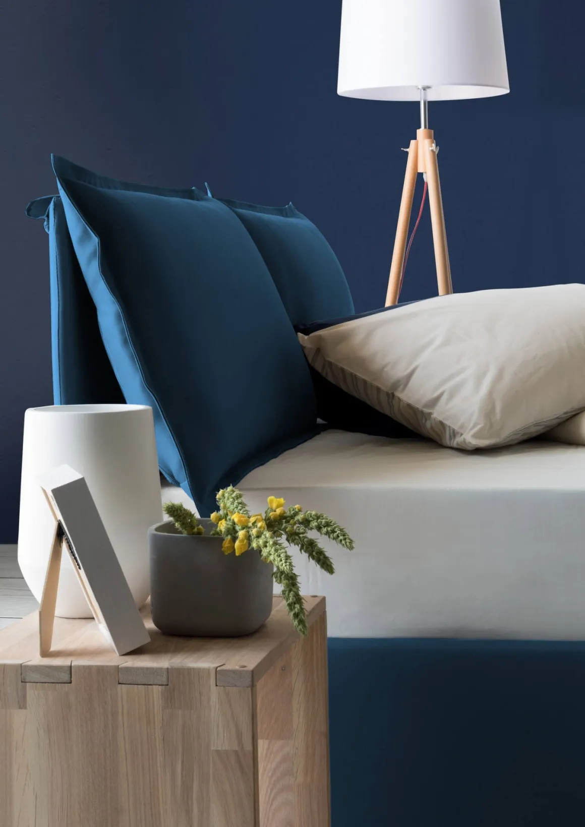 Letto francese imbottito blu 155x205cm - Askari