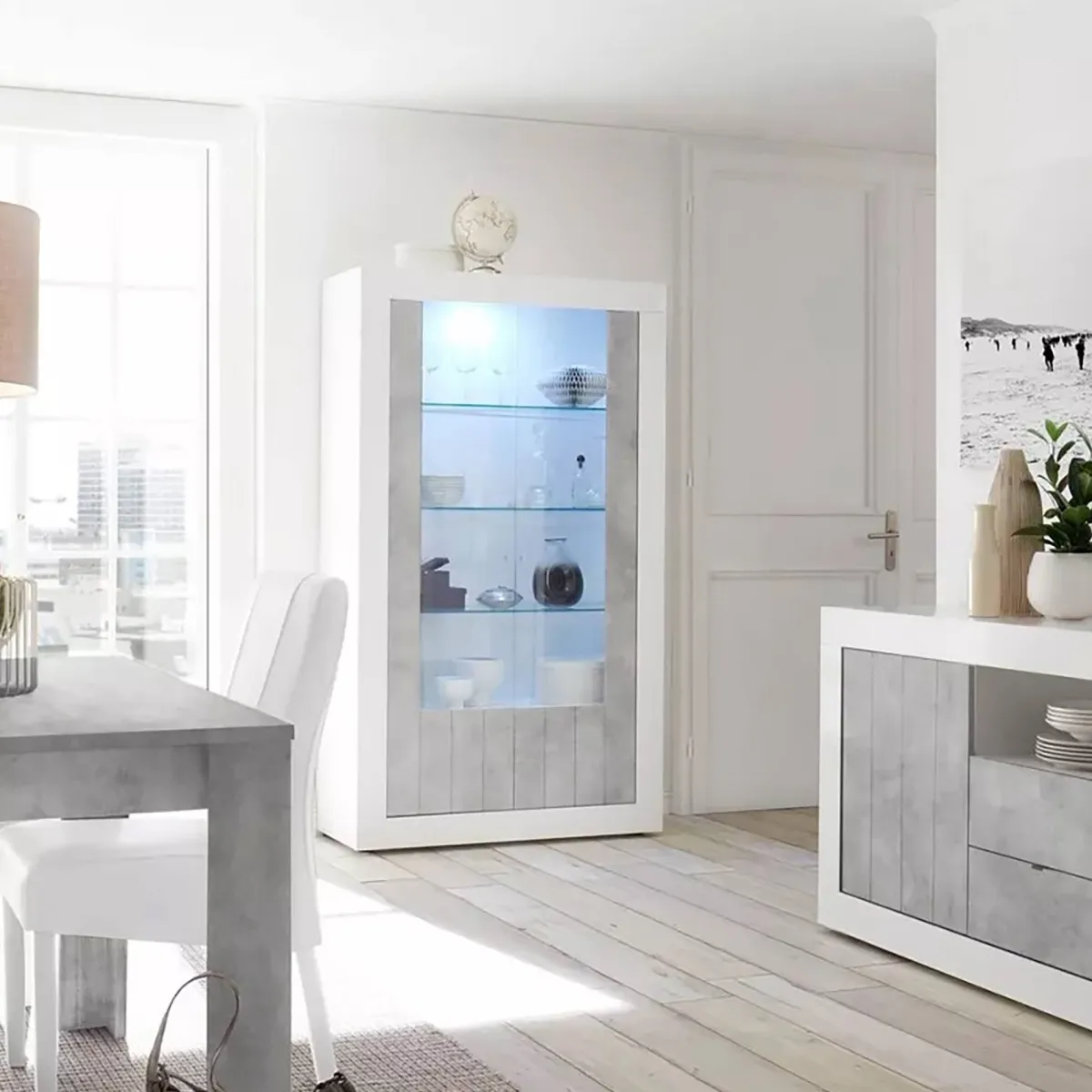 Vetrine > Dmora Mobile vetrina moderno 2 ante 110x42x190h cm bianco lucido e cemento - Alabama Grigio Cemento, Bianco Lucido