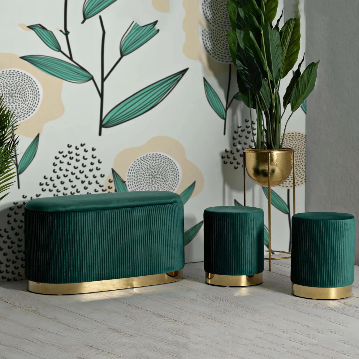 Panca Verde oro con due Sgabelli, Panca Contenitore Materiale Struttura in Metallo 80x37x42h cm, Colore Seduta Verde - Soroti