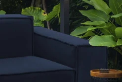 Poltrone|Poltroncine > Dmora Poltrona in tessuto e legno massello con braccioli - Leonia Blu
