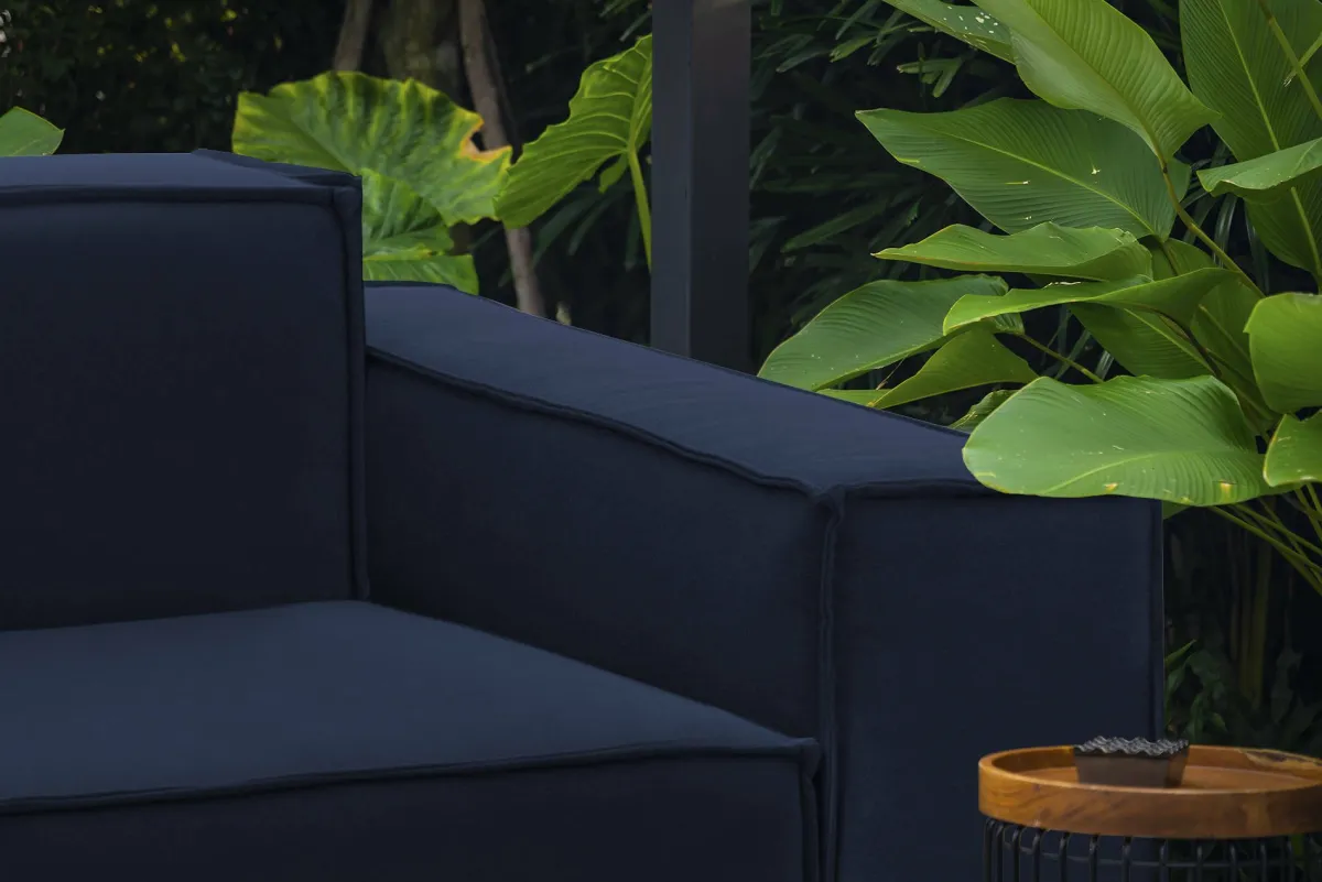 Poltrone|Poltroncine > Dmora Poltrona in tessuto e legno massello con braccioli - Leonia Blu
