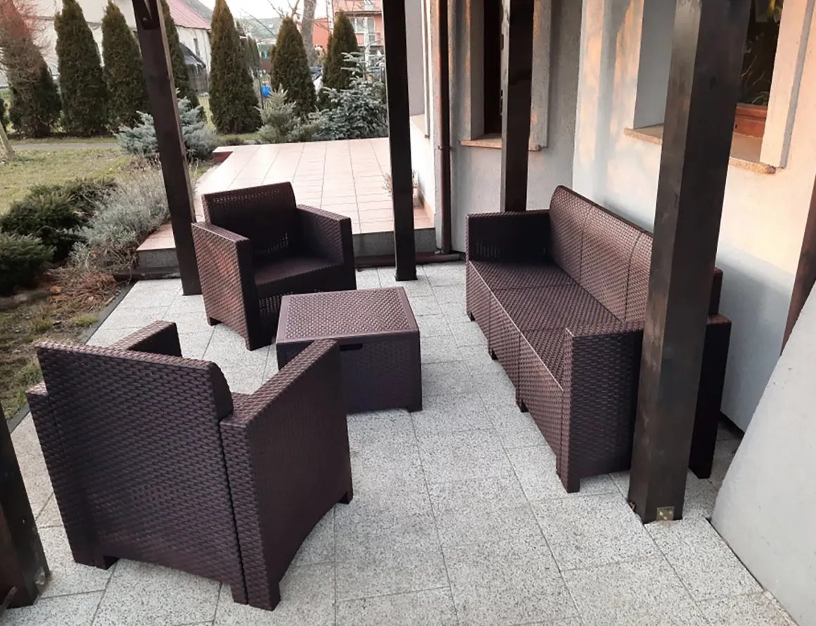 Salotto da esterno 5 posti e 1 tavolo effetto rattan marrone - Admiral