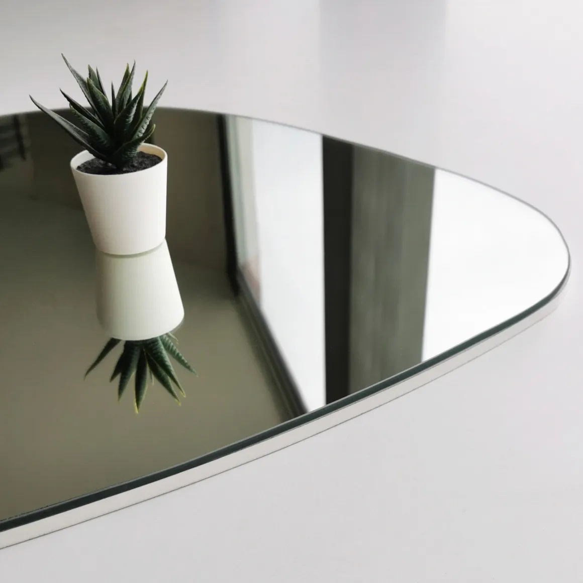 Specchio Bianco Forma Irregolare Tipologia a Muro 75x58h cm, - Moscufo