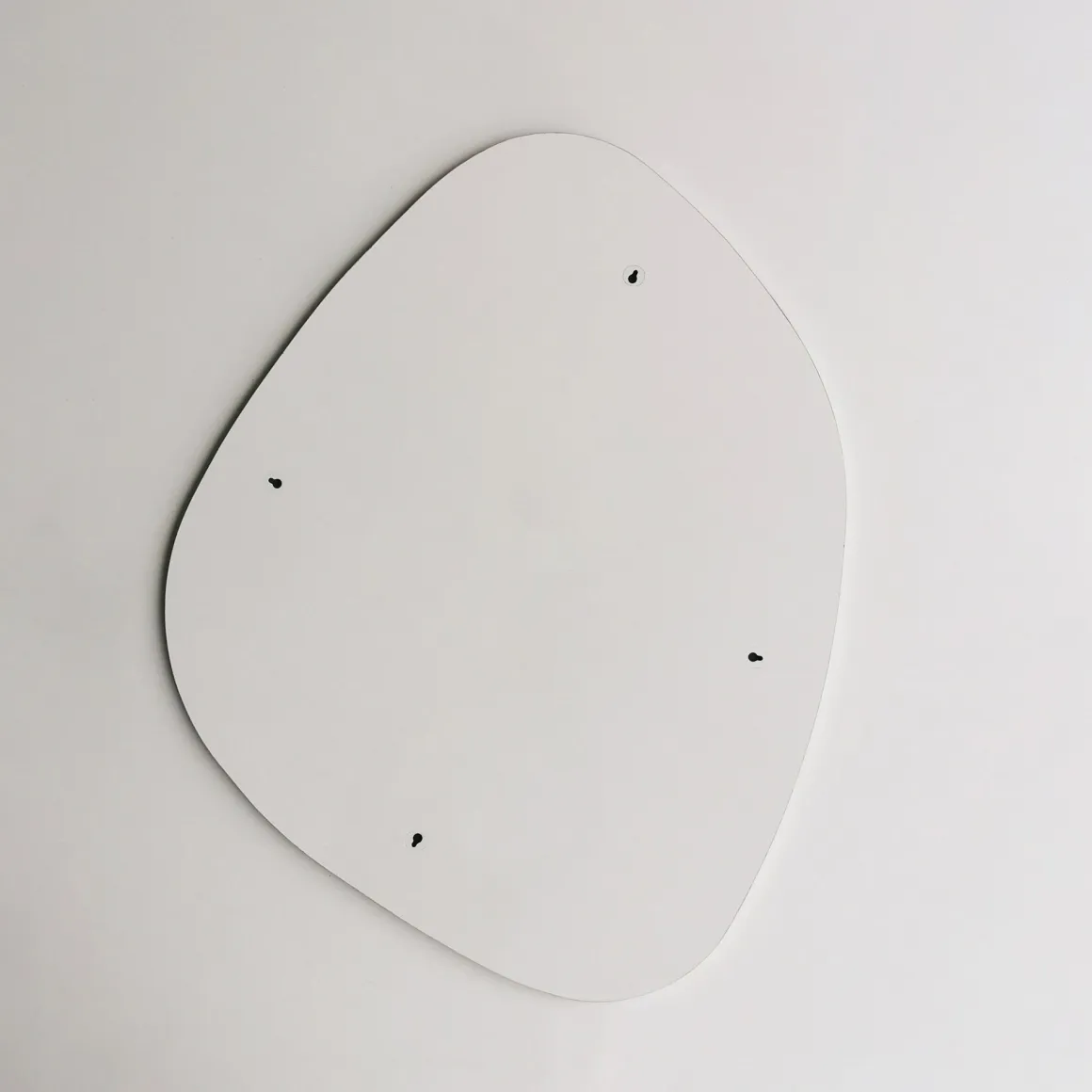 Specchio Bianco Forma Irregolare Tipologia a Muro 75x58h cm, - Moscufo