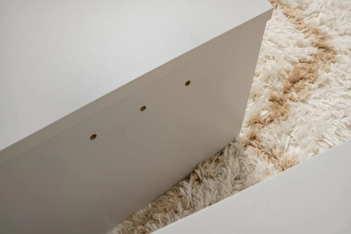 Tavolino da Salotto Grigio Peso Massimo Supportato 15 kg Forma Ovale 90x60x35h cm, Materiale Piano in Legno Nobilitato - Mansue