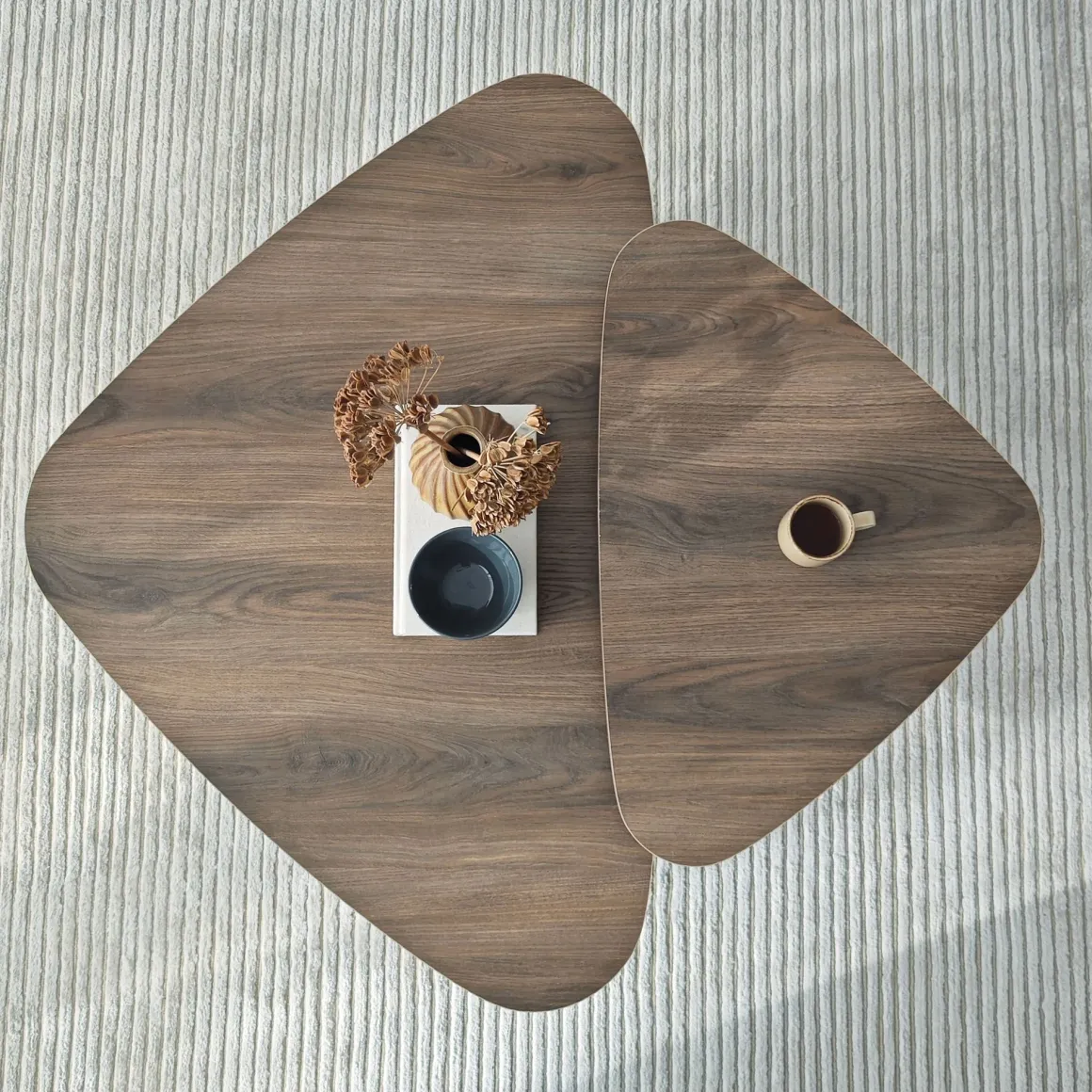 Tavolino da Salotto Marrone Noce Modulabile Forma Triangolare 90x60x35h cm, Sfumatura Colore Ripiano Noce - Saraceno