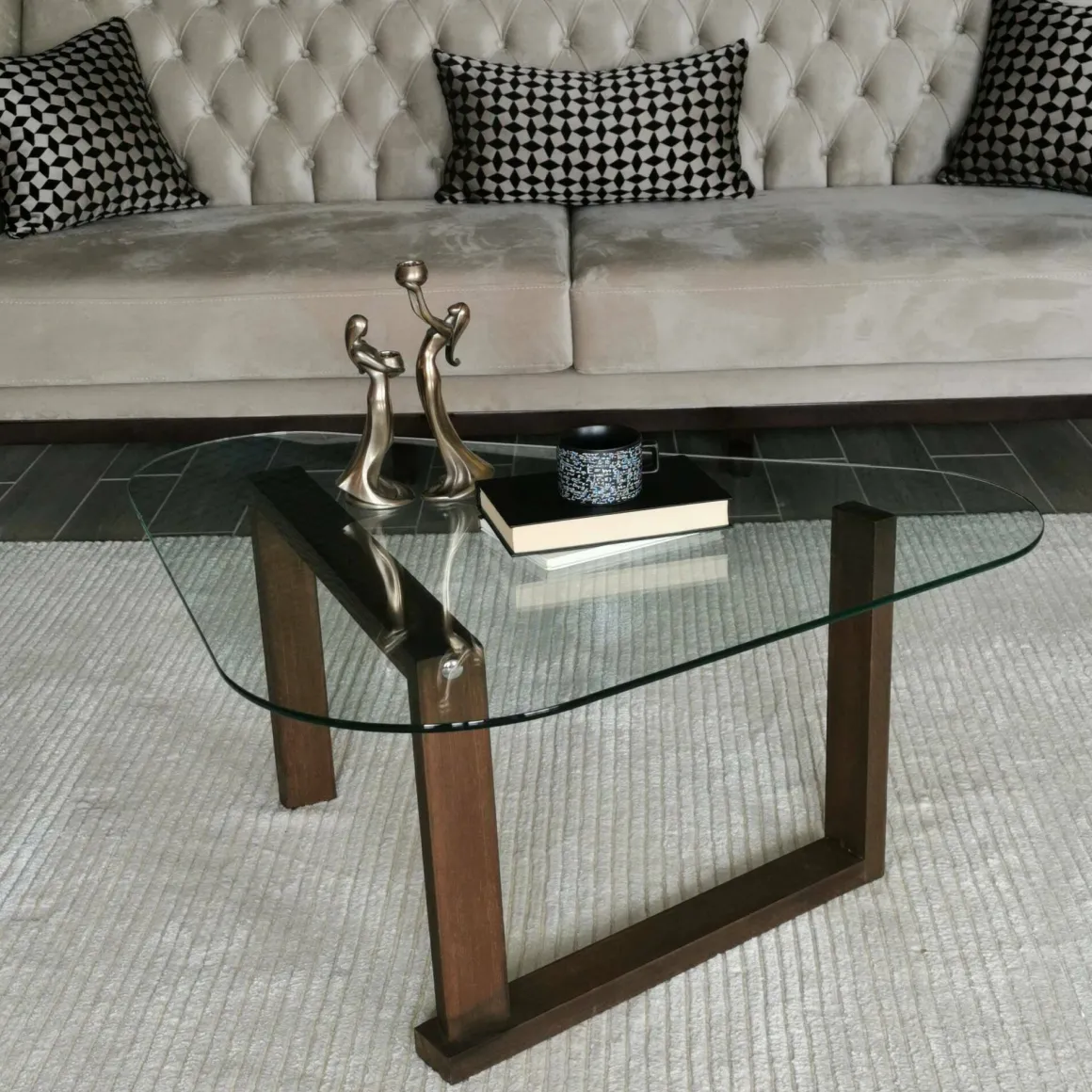 Tavolino da Salotto Marrone Noce Portariviste Forma Ovale 96x81x41h cm, Sfumatura Colore Struttura Noce - Eufrasia