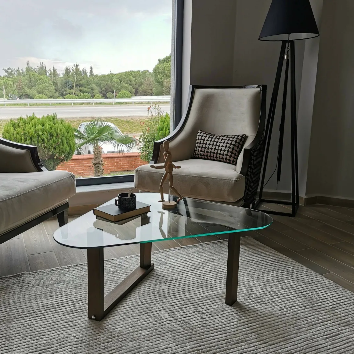 Tavolino da Salotto Marrone Noce Portariviste Forma Ovale 96x81x41h cm, Sfumatura Colore Struttura Noce - Eufrasia
