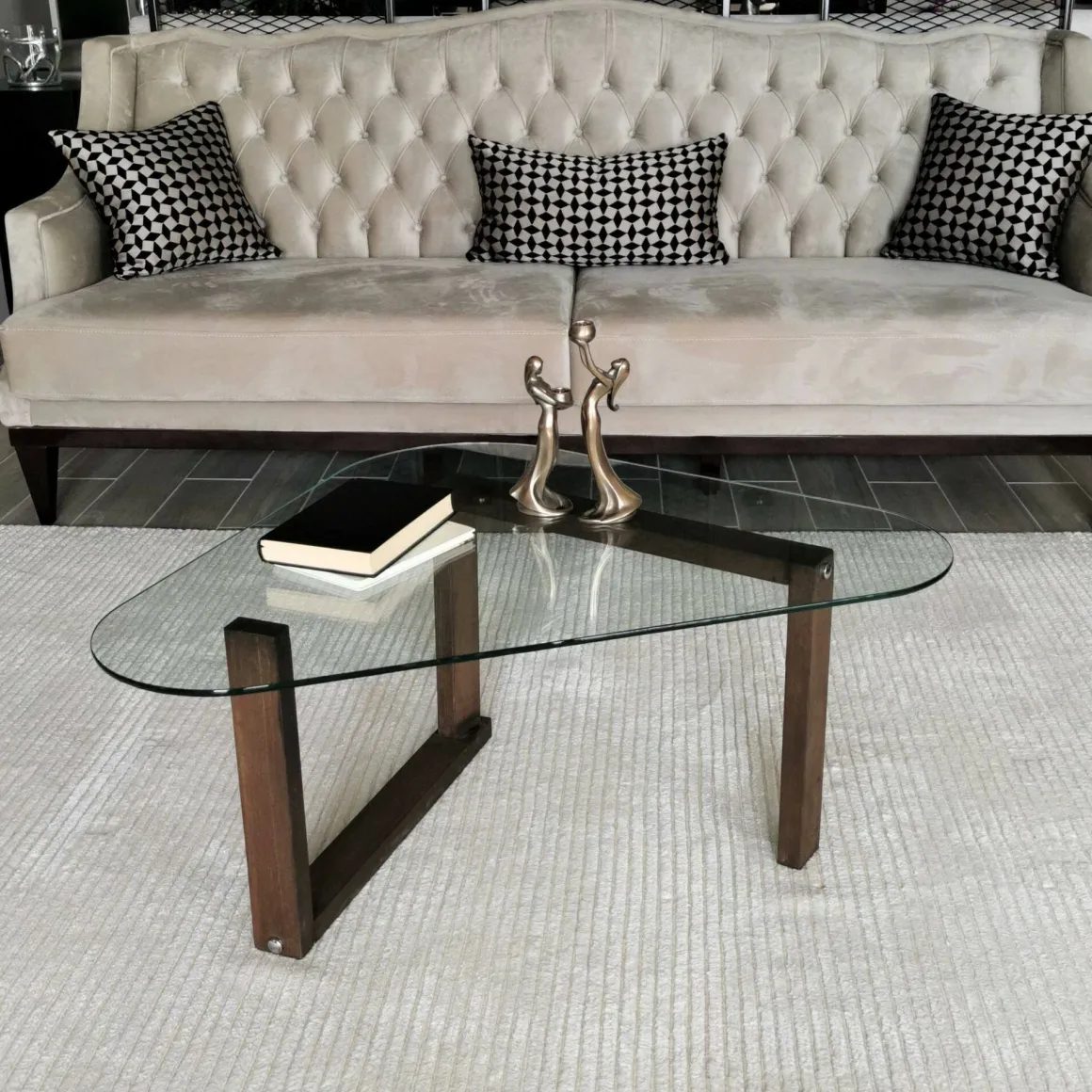 Tavolino da Salotto Marrone Noce Portariviste Forma Ovale 96x81x41h cm, Sfumatura Colore Struttura Noce - Eufrasia