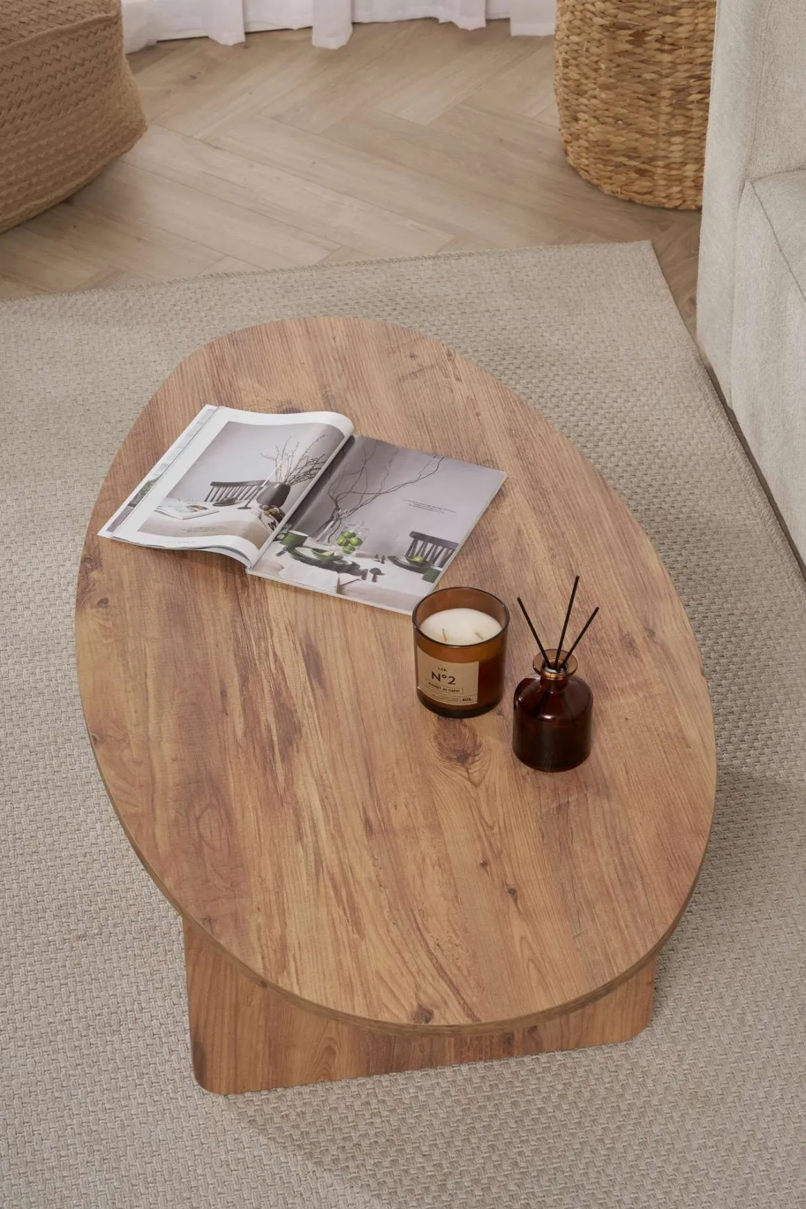 Tavolino da Salotto Marrone Rovere Nodi Forma Ovale Materiale Piano in Legno Nobilitato 120x65x40h cm, Colore Ripiano Marrone - Parona