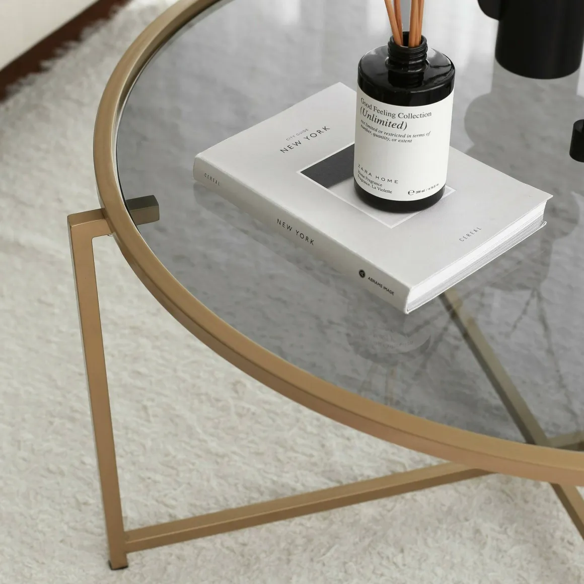 Tavolino da Salotto oro Effetto Fume Forma Rotonda 83x83x40h cm, Sfumatura Colore Ripiano Fume - Ecaterina
