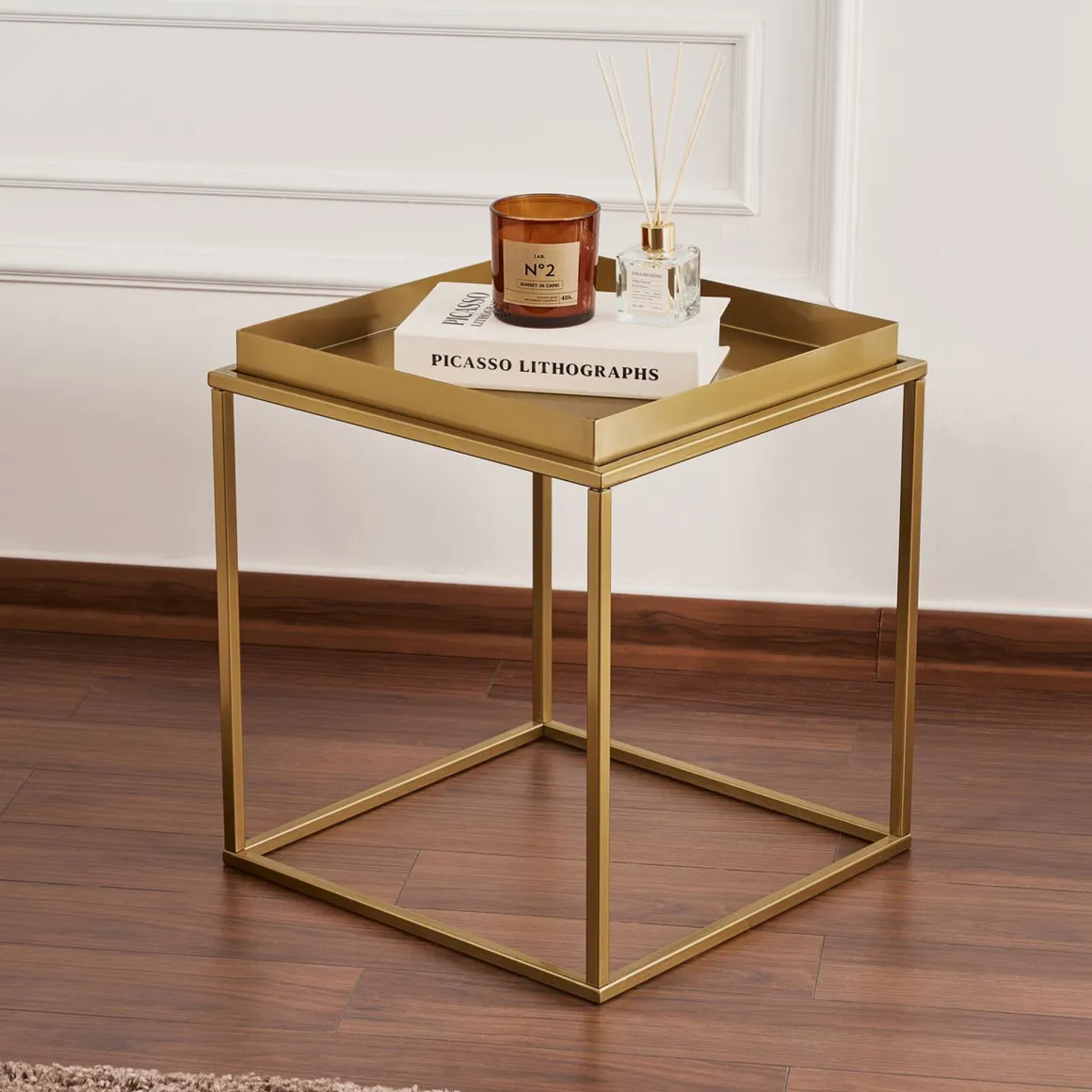 Tavolini Da Salotto > Dmora Tavolino da Salotto Forma Rotondo Materiale Piano in Vetro 80x80x43h cm, Colore Ripiano Trasparente - Moena Oro