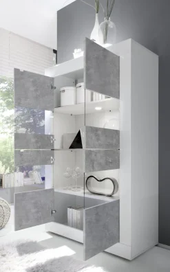 Vetrine > Dmora Vetrina Bianco Lucido Grigio Cemento 3 Ripiani 2 Ante 101.4x42x161.2h cm, Apertura con Maniglia - Suzzara Grigio Cemento, Bianco Lucido
